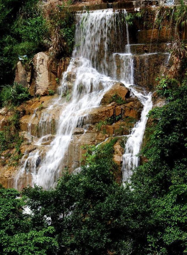 凤凰峡岭南小九寨原生态景区，素有“广东九寨沟”之美誉。不错吧