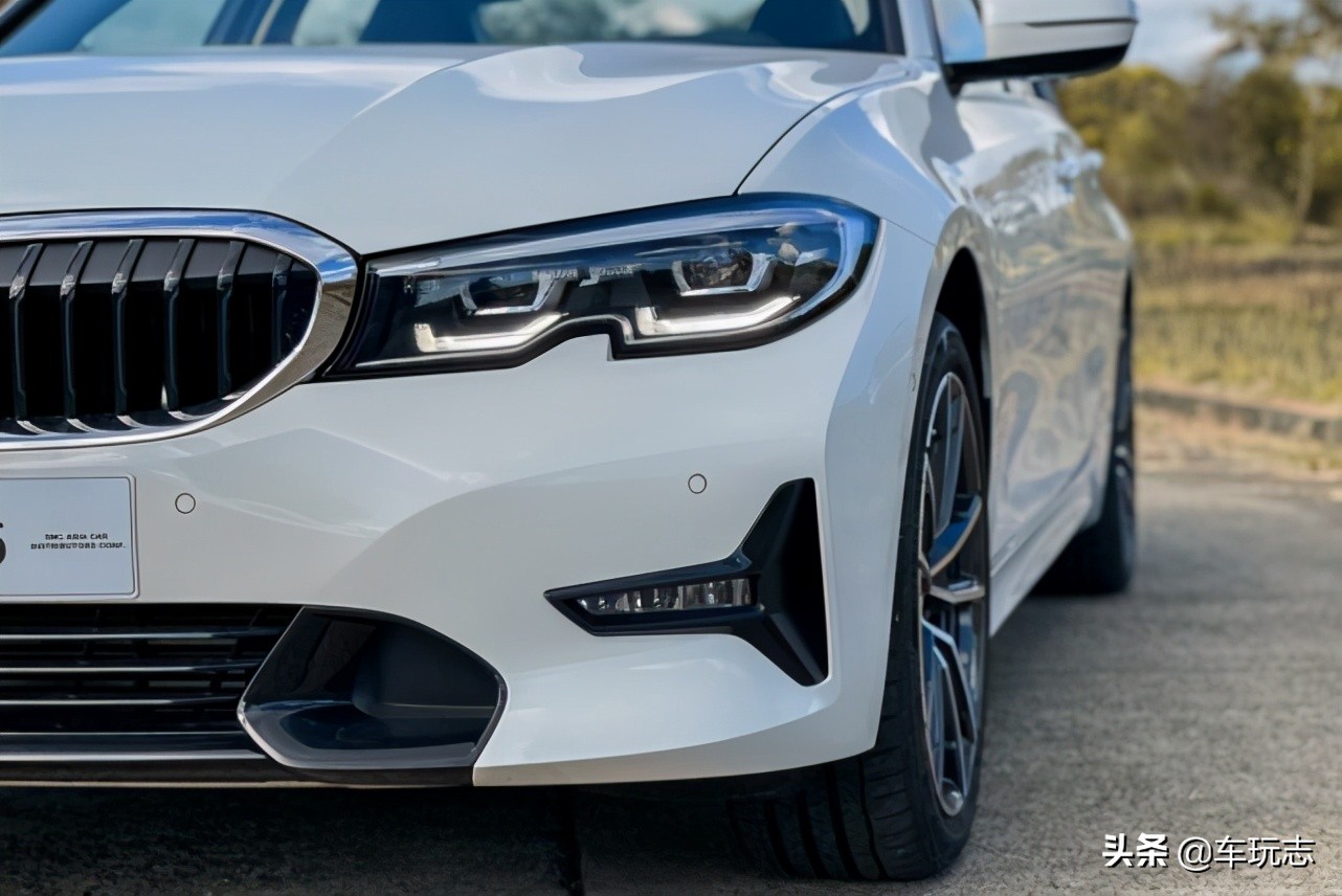 2012宝马318i高配,2017款宝马318i时尚型低配