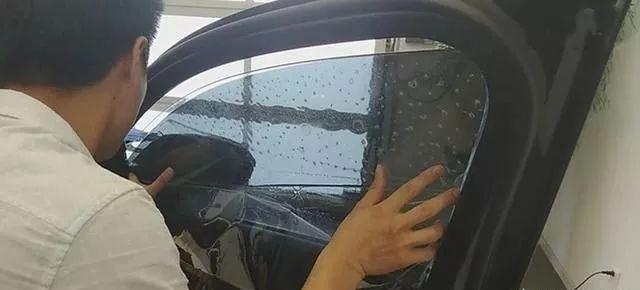 后视镜车膜太黑能割吗,车膜太黑看不清后视镜怎么办