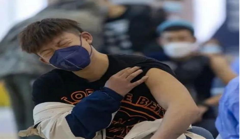 北体大学生接种疫苗火出圈,阳刚之气太雄厚,网友调侃:不如出道