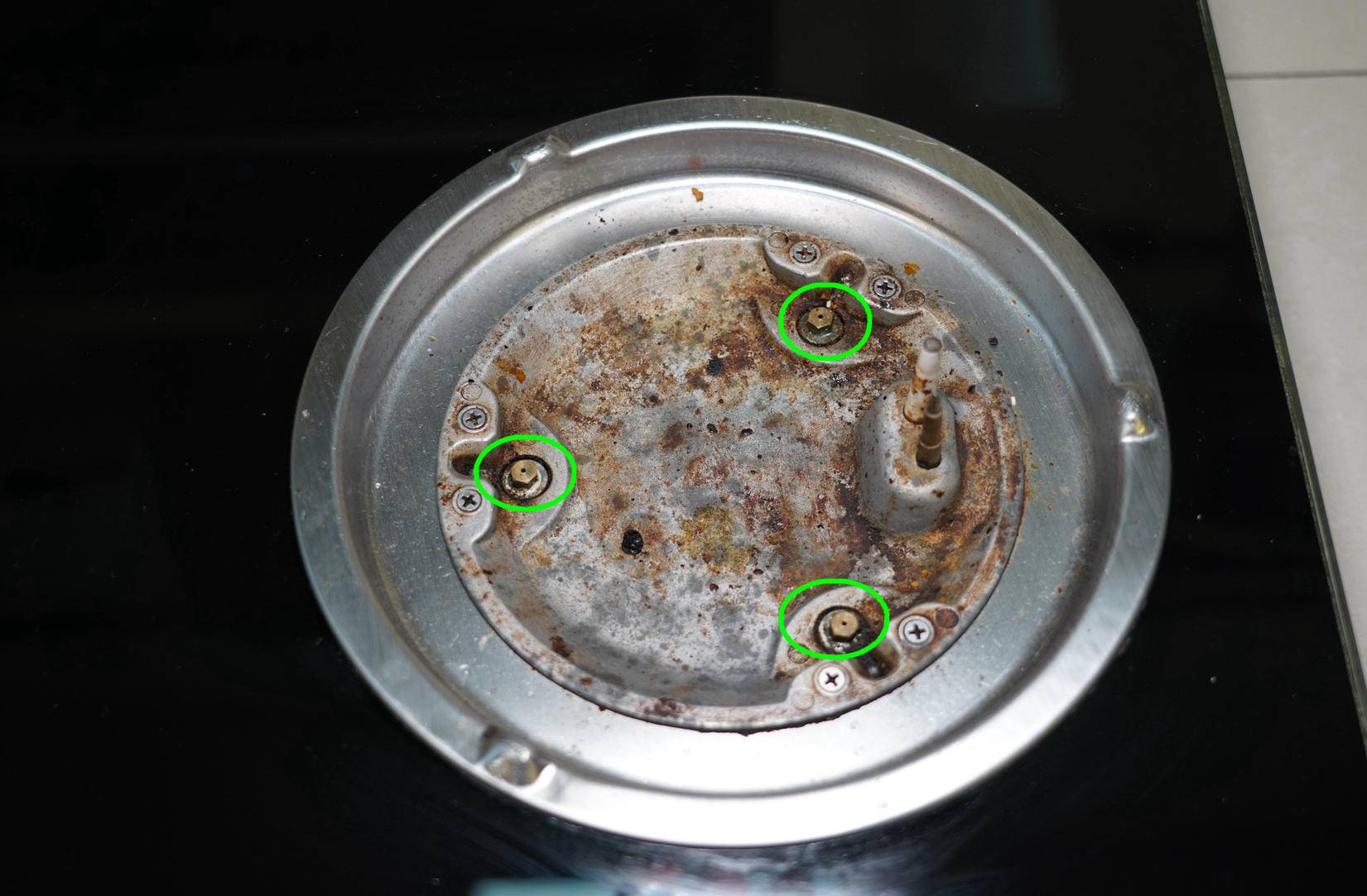 嵌入式燃气灶怎么防油污,嵌入式燃气灶如何选择炉头