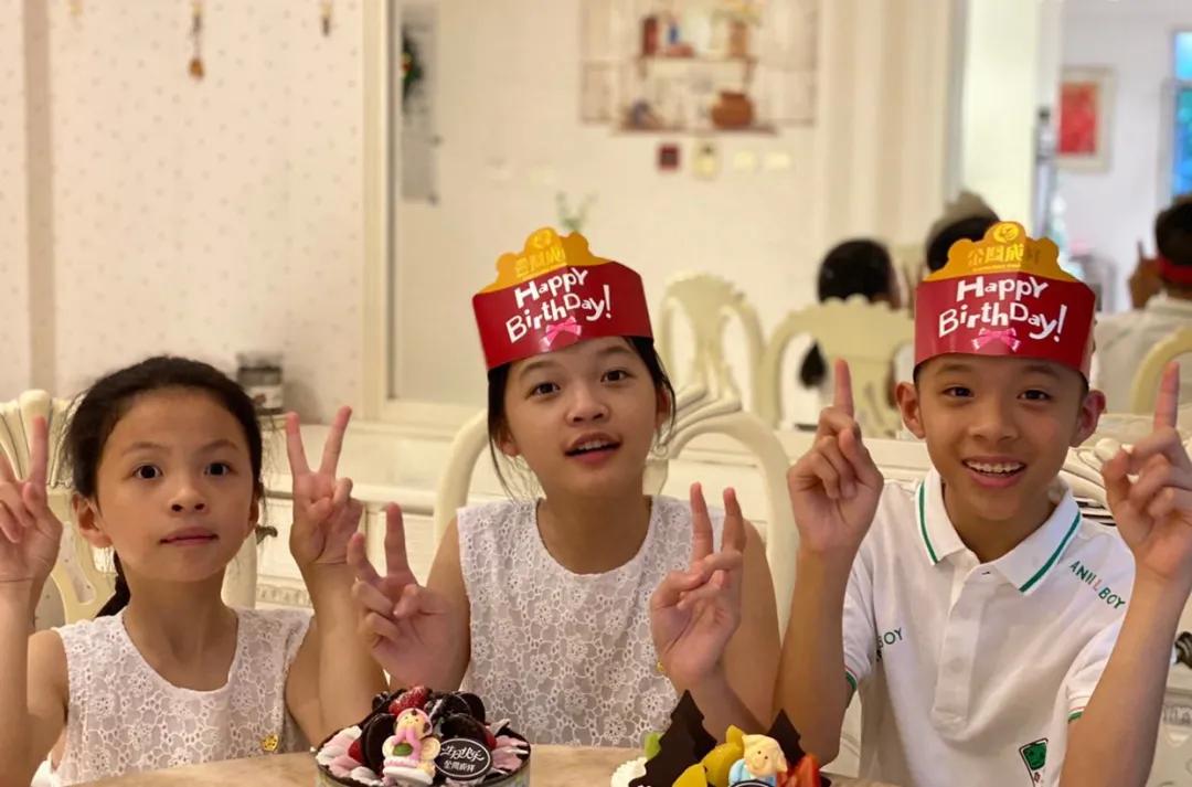 安徽台一姐周群台下好嚣张,安徽台一姐周群艺术照