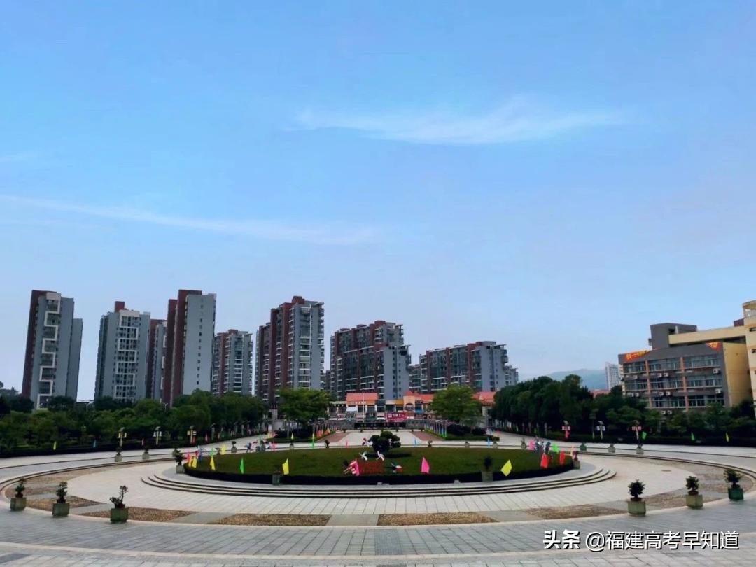 福建考生多少分能上福建商学院?2021年最新各专业录取分告诉你