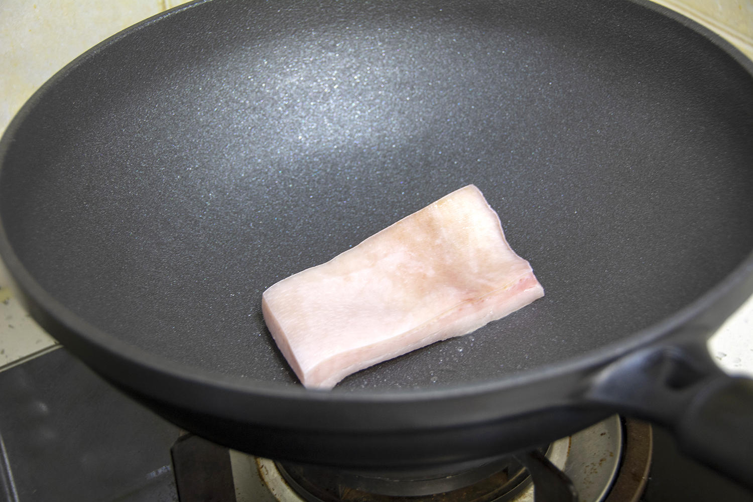 九阳晶钻一体不粘锅炒锅,九阳晶钻耐磨不粘锅炒菜视频