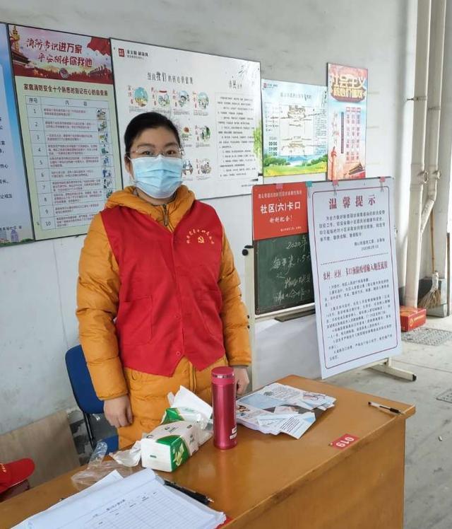 小小兄弟俩在家足不出户父母值守在抗疫一线共同体验喜乐生活