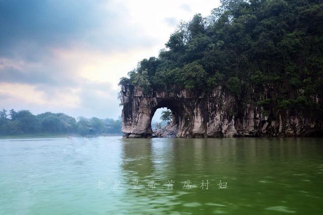 一条旅游路线打通欧亚,一条沿中国边界自驾游的路线