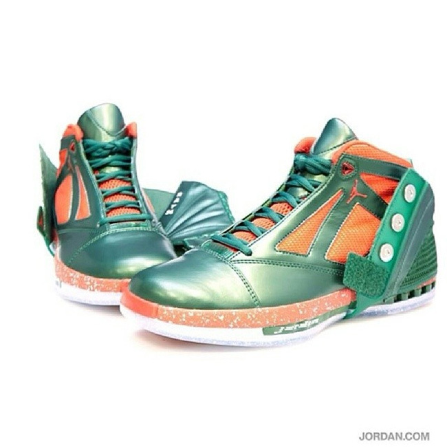 nba球员圣诞节穿什么鞋,nba球星平时穿什么鞋