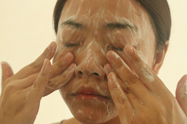 没化妆也要用卸妆水吗,洗完不紧绷可以卸妆的洗面奶