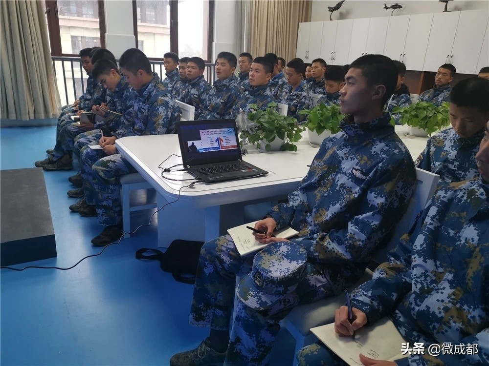 四川唯一的海军青少年航空学校！去成都棠湖中学读这个班学费全免，还有万元补贴