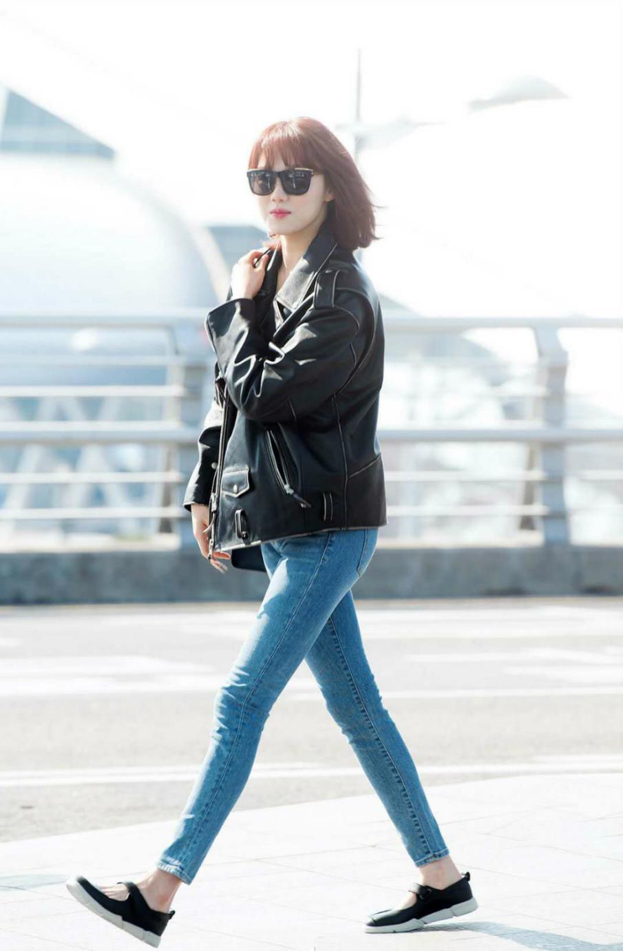 李圣经粉色衣服走秀,李圣经走秀照片