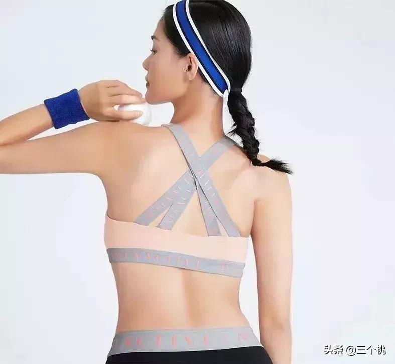 风衣、西装、花裙子……春天来了，这10件值得买！‖桃子购物车