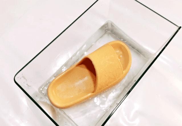 网红洞洞拖鞋简约踩屎感,踩屎感网红拖鞋厚5cm夏季