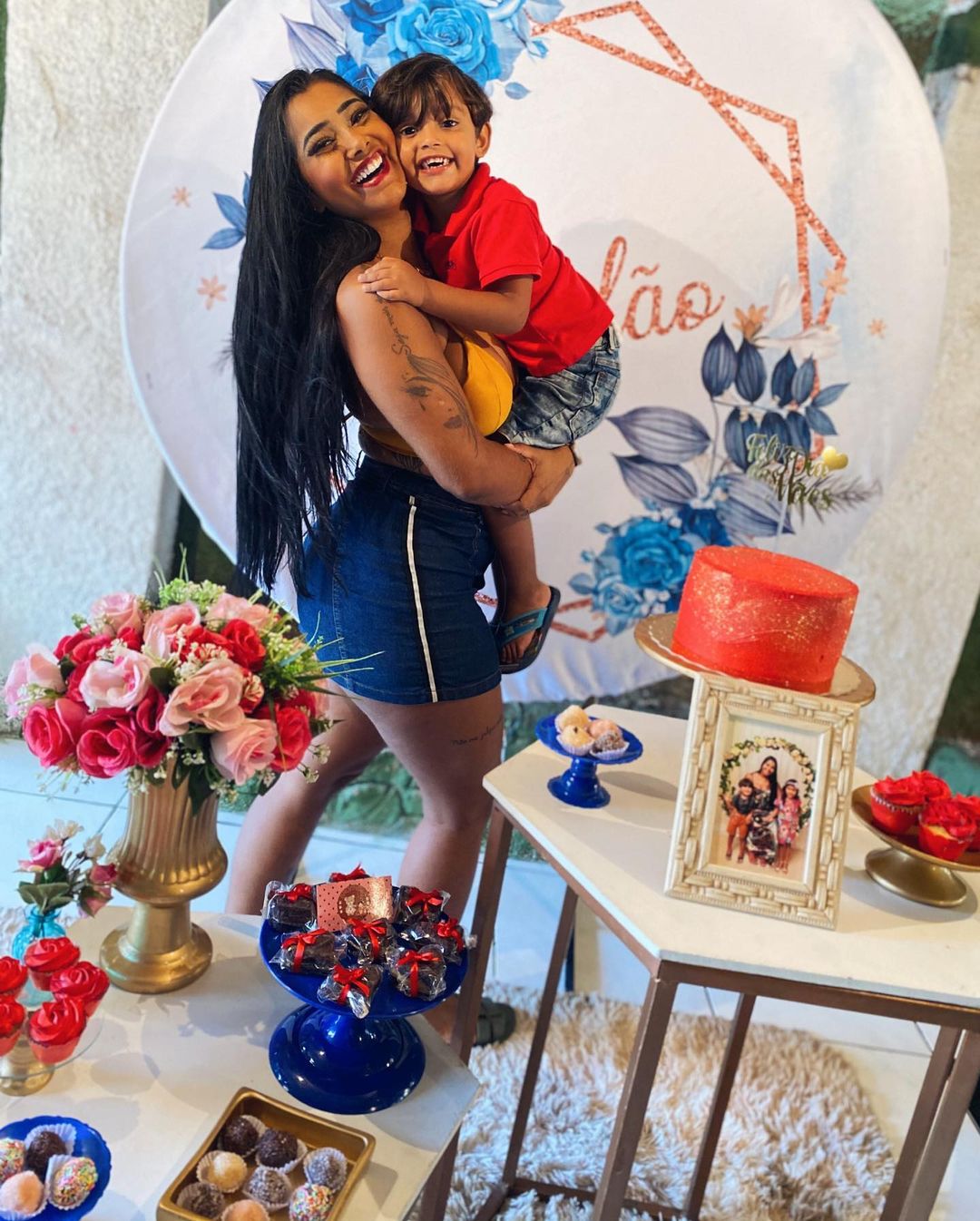 她被称为巴西的辣妹，不仅长相甜美，丰盈的体型更增添了她的魅力