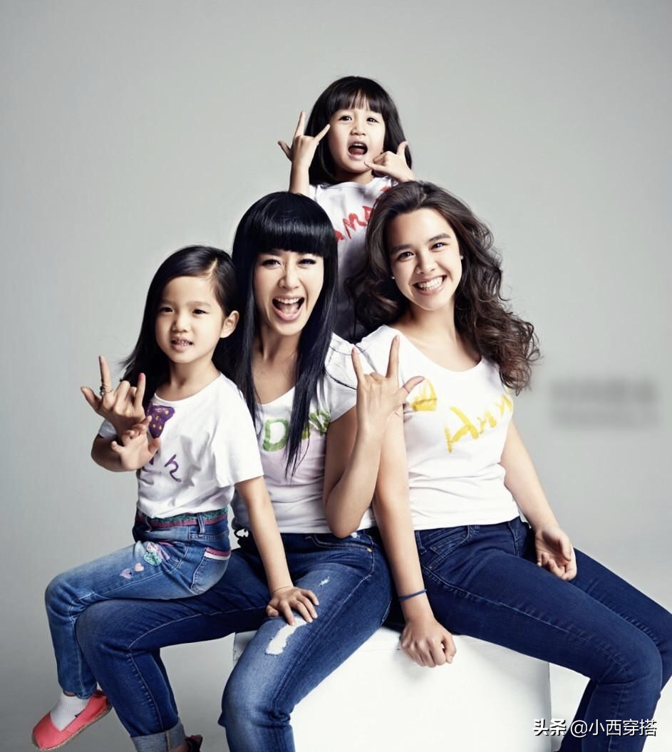 穿大妈服装的女生,钟丽缇闫妮