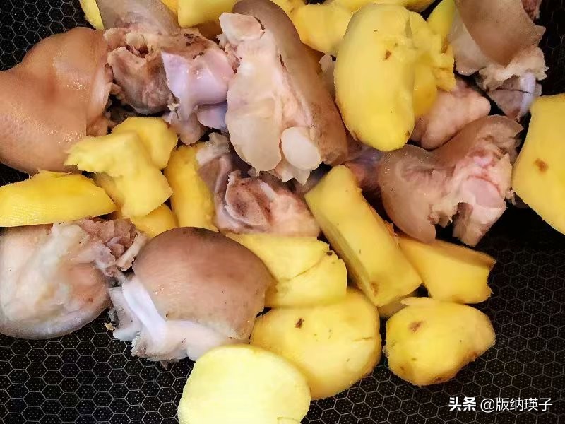 好吃的猪脚姜醋，煲时要不要放水呢？做法值得借荐，你也来试试
