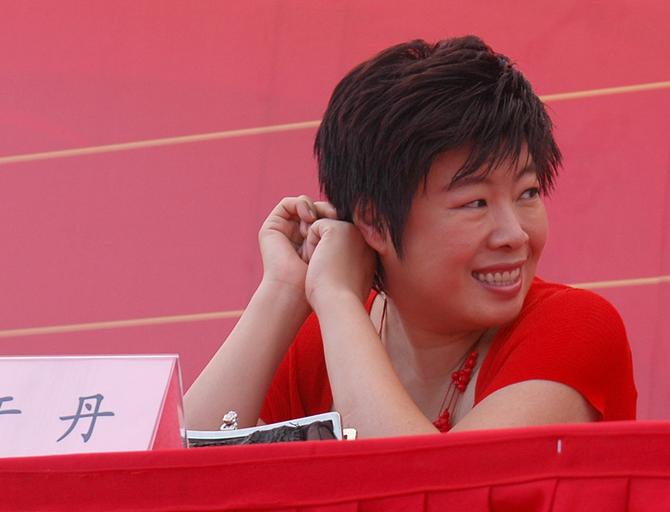 老梁揭秘为什么有人说于丹易中天,易中天评价于丹现象