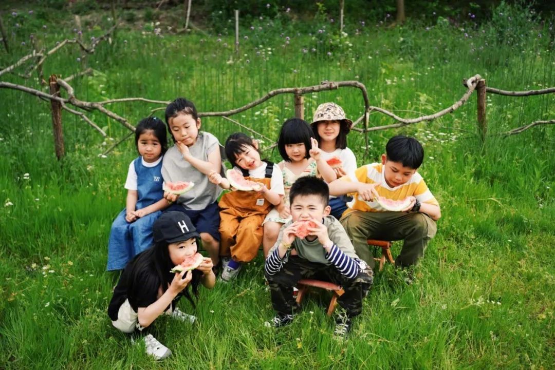 露营这阵风刮得太猛了,组团睡野地到底爽在哪里?