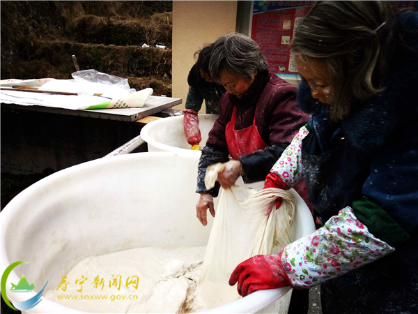 寿宁地瓜粉制作过程,寿宁煎泥鳅裹地瓜粉