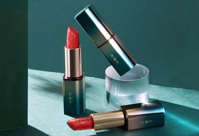 被李佳琦捧火的化妆品，没想到包装成了国潮风