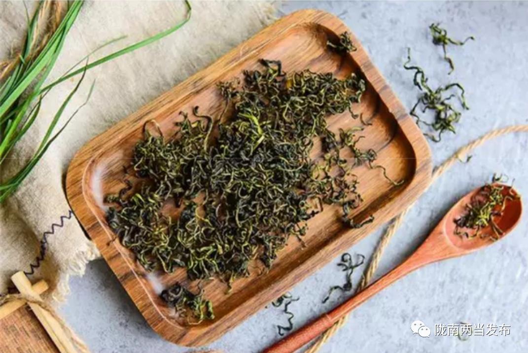 茶香四溢的蒲公英茶,清新蒲公英茶满满自然滋味