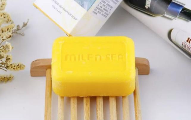 硫磺皂只能用来洗脸？太小瞧它了，硫磺皂的4个功效你需要知道