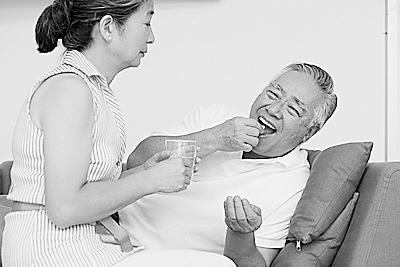 发现父亲偷偷购买*阳药壮**，作为儿女该怎么帮助他？