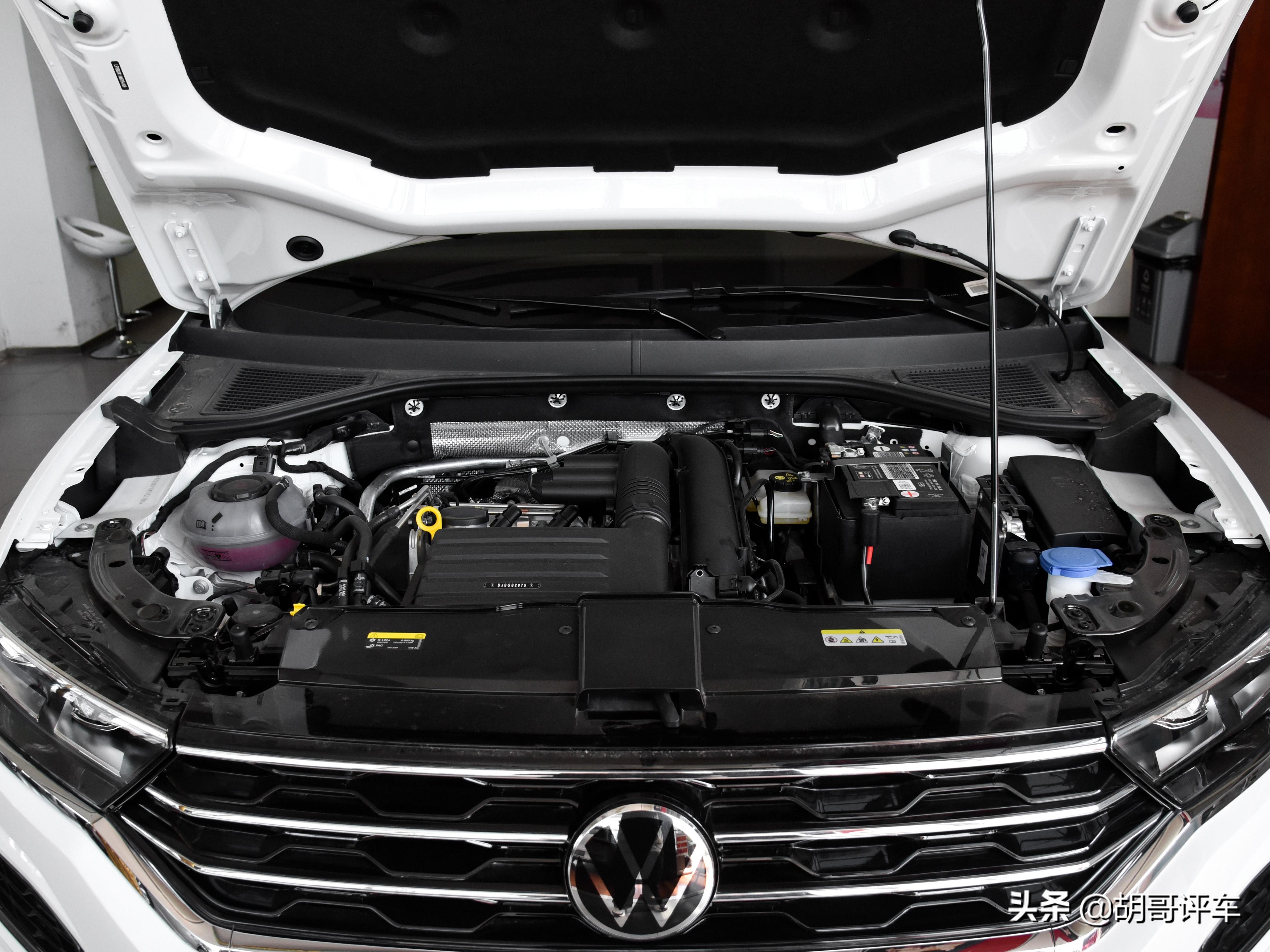 小巧便宜停车方便，合资的自动挡小SUV，5.9L油耗，实拍T-ROC探歌