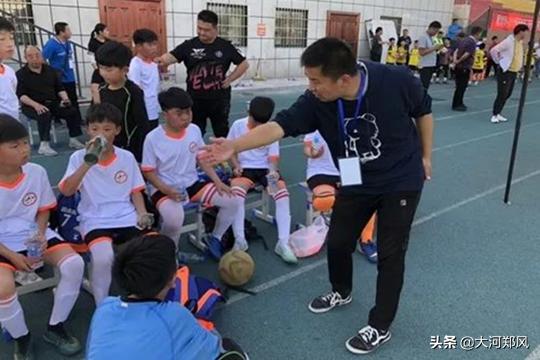 中牟县新圃街小学女子足球队,郑州市长杯小学青少年足球联赛
