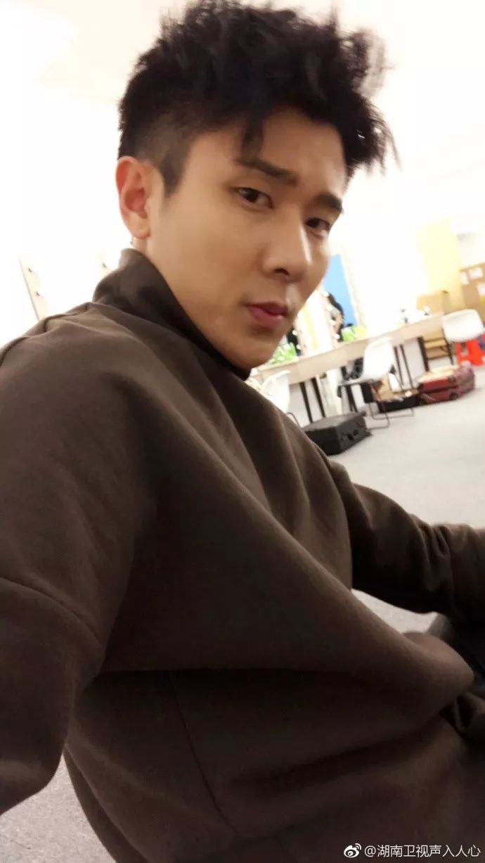 一开始我以为爱上了实力派,没想到他们还全是梗王