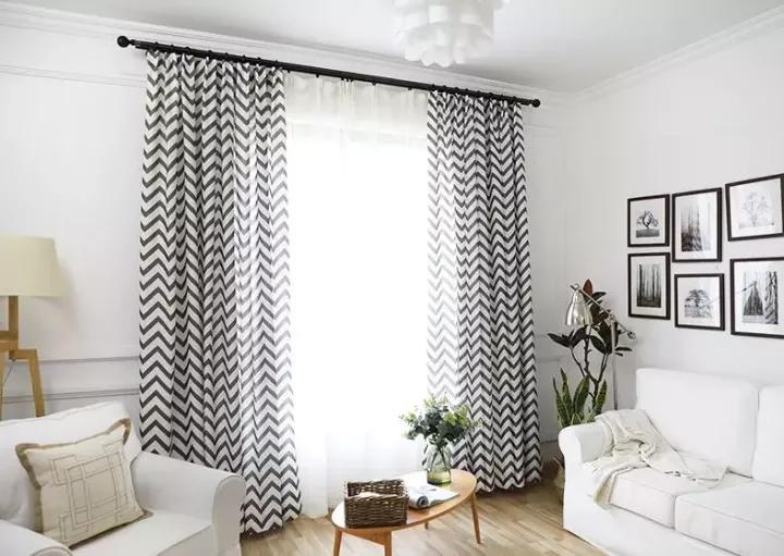 选窗帘要纯色的好还是拼接的好呢,选窗帘都比较在意哪些方面