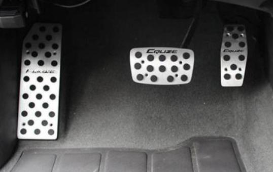 油表亮红灯打火开多久,不要等到油表提示灯亮了再去加油