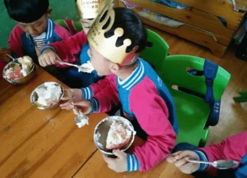幼儿园不建议孩子生日送蛋糕,孩子过生日要不要带蛋糕到幼儿园