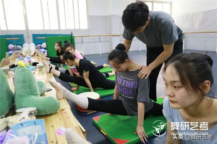 舞蹈基本功画圈的要求和训练意义,舞蹈基本功训练方法大全集