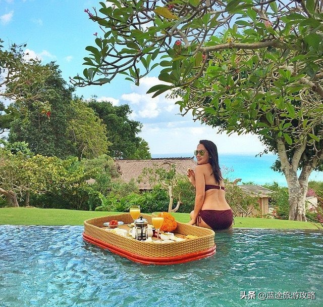 一个人去巴厘岛，应该玩什么？住哪里呢？