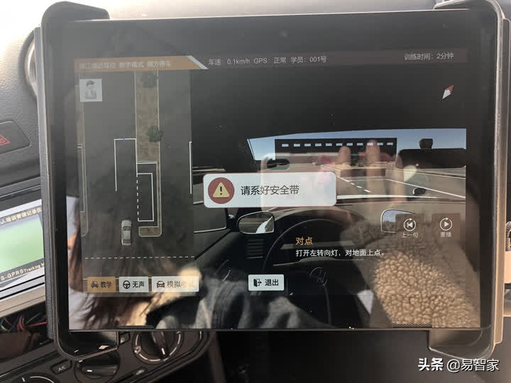 学车智能教练与人工教练哪个好,驾校机器人教练能改人工教学吗