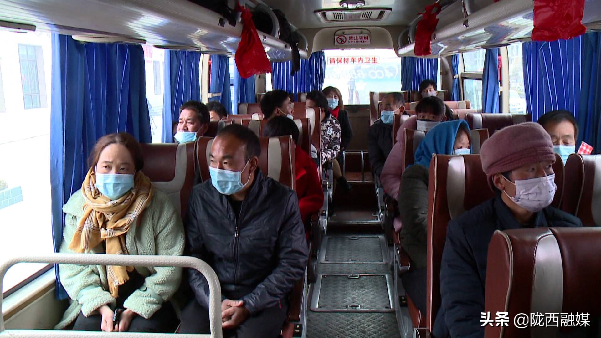 新闻特写春运路上温暖同行,新闻特写最暖心的视频