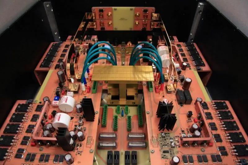 这只“火鸟”是白色的,CessaroFirebird扬声器