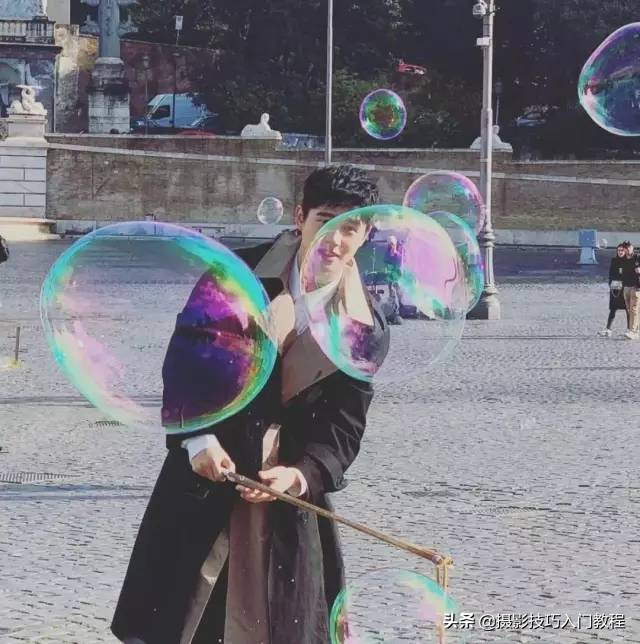 刘昊然拍照姿势教学,刘昊然自拍照环绕模板