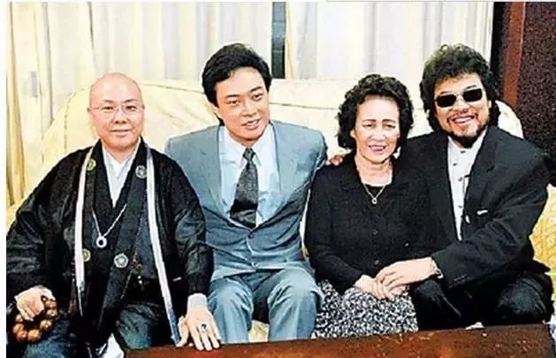 64岁费玉清告别歌坛,现场泪奔,万望珍重