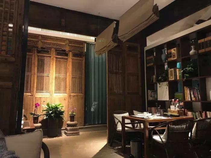 郑州适合20人聚餐的饭店 (郑州适合10-20人聚餐的地方)