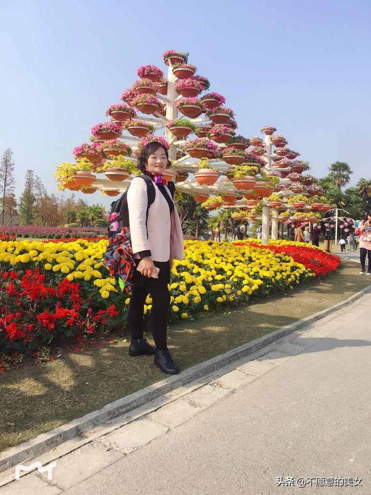 可爱的少妇自拍越来越丰满越来越成熟了