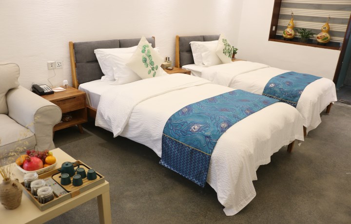 来袁家村花田月下住民宿,咥陕西美食、泡酒吧,逛民俗!