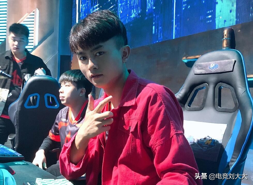 CF：李思楠又是李思楠，刚回归就拿下联赛首个五杀