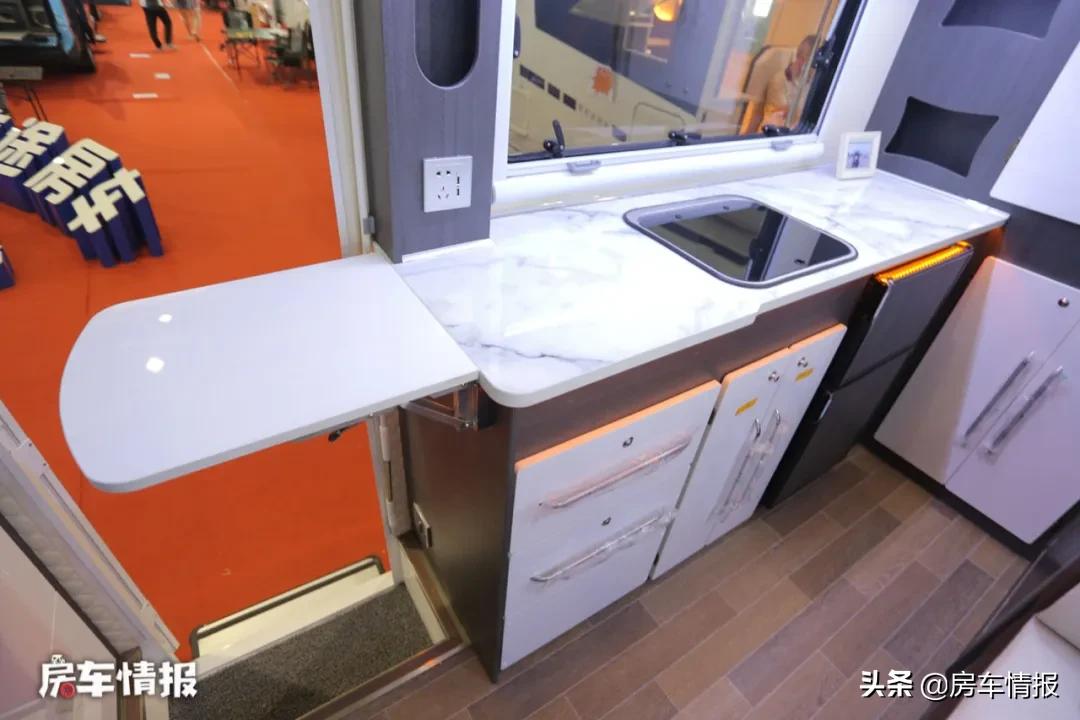 家用商旅两用房车柴油四驱版,福客特猛虎3.5四驱柴油房车