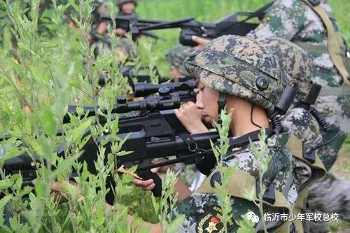 少儿军事夏令营暑假班,军事夏令营助力孩子们实现蜕变