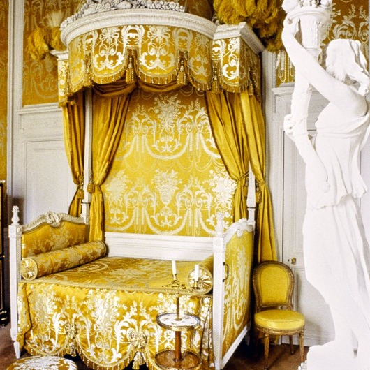 christianlouboutin粉色华伦天奴,christianlouboutin设计过的鞋子