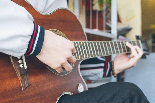 吉他新手选什么板,吉他新手选什么琴弦