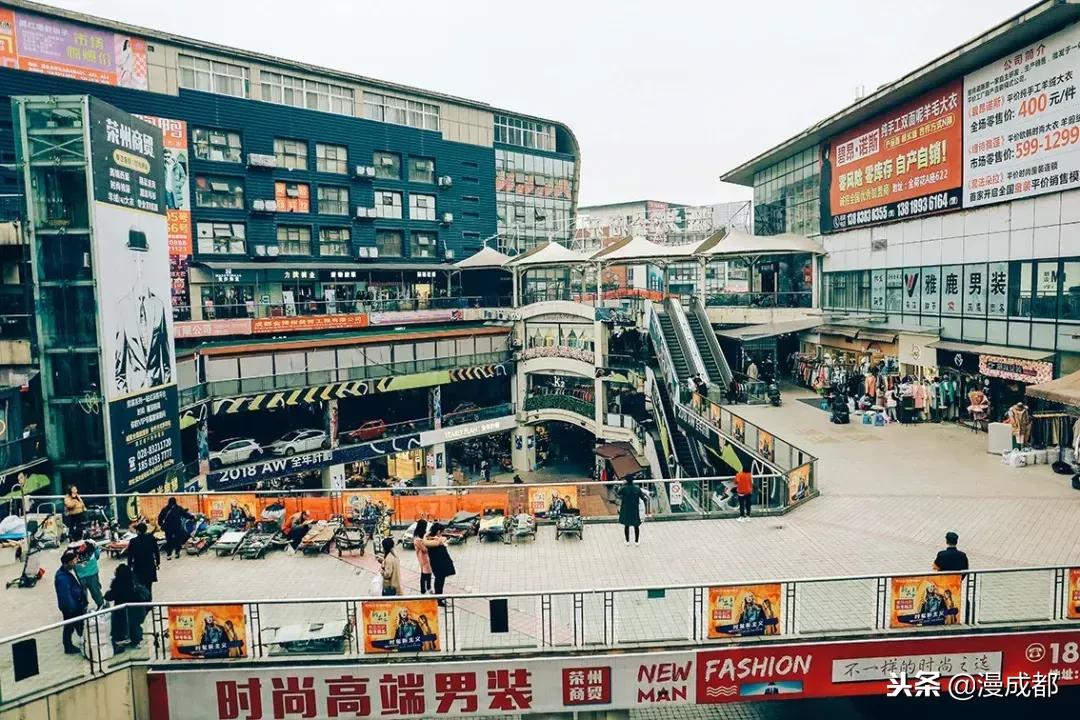 据说不来这里就白来成都，你一定没有见过这么魔幻又传奇的荷花池