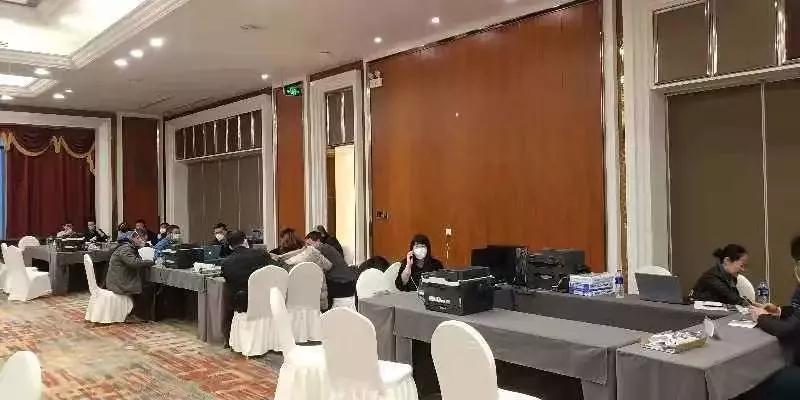 与时间赛跑,为生命逆行,星夜兼程奔向武汉