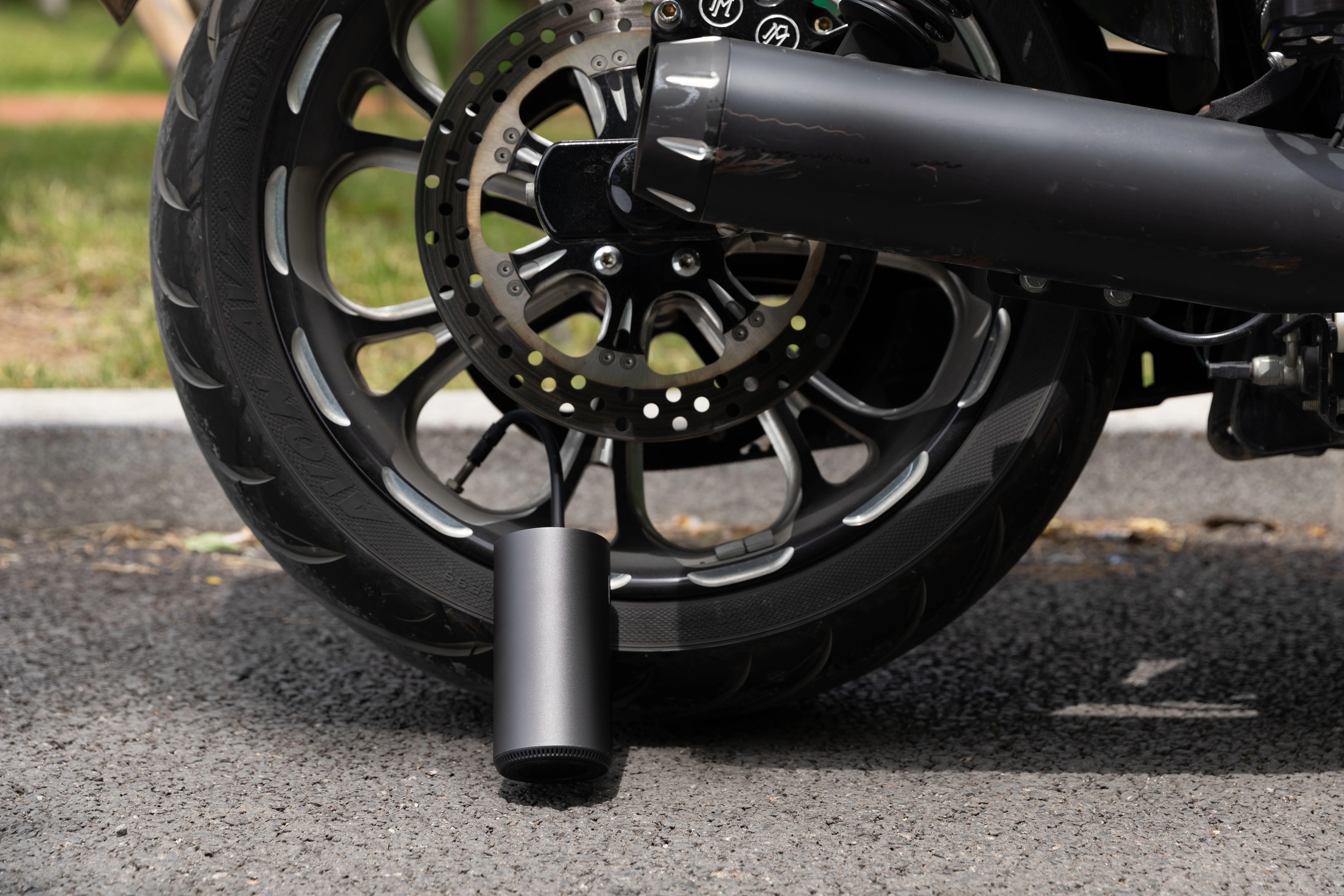 睿米推出智能便携式轮胎充气机：150psi气压+2600mAh电池